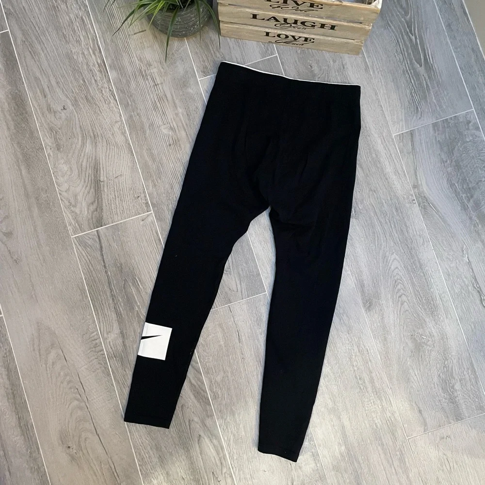 Nike Womens Medium Black Club Logo Leggings Ankle Swoosh Cotton Spandex Tights